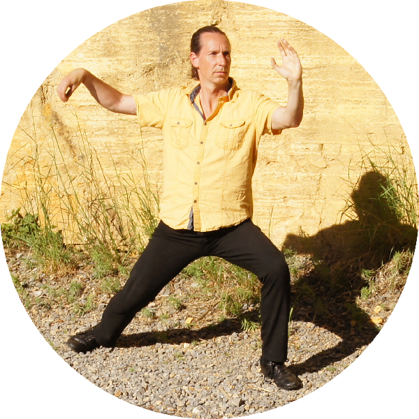 Einfache Peitsche im Tai Chi Chuan. Ein Teil aus der Traditionellen Chinesischen Medizin (TCM).  -  (Bildquelle: Steffen Michel) Einfache Peitsche im Tai Chi Chuan. Ein Teil aus der Traditionellen Chinesischen Medizin (TCM).  -  (Bildquelle: Steffen Michel)