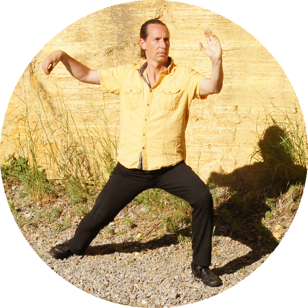 Einfache Peitsche im Tai Chi Chuan Yang-Stil  -  (Bildquelle: Steffen Michel) Einfache Peitsche im Tai Chi Chuan Yang-Stil  -  (Bildquelle: Steffen Michel)